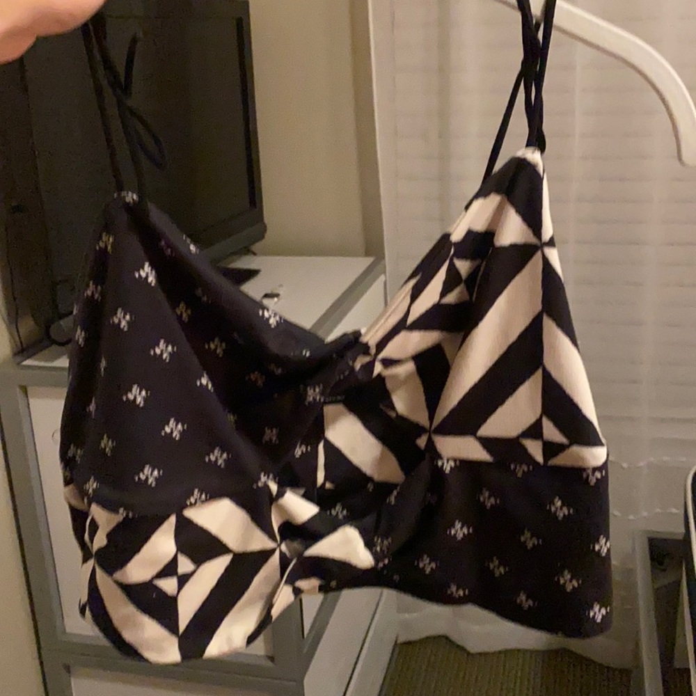 Urban outfitters crop top with peekaboo hole in front